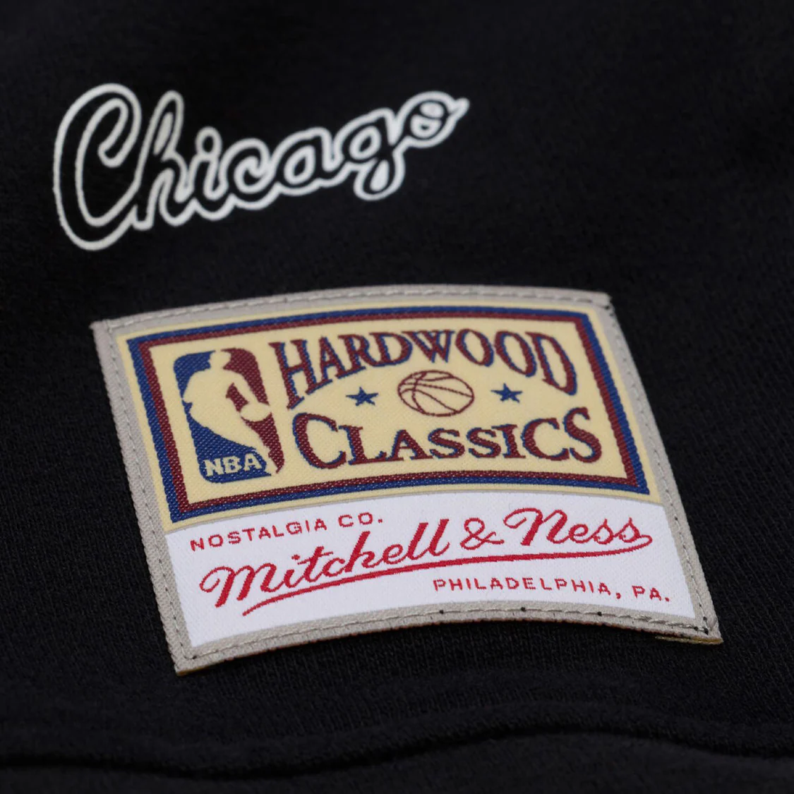 Ladies Chicago Bulls Mitchell & Ness Script Lightweight Crewneck - Image 5